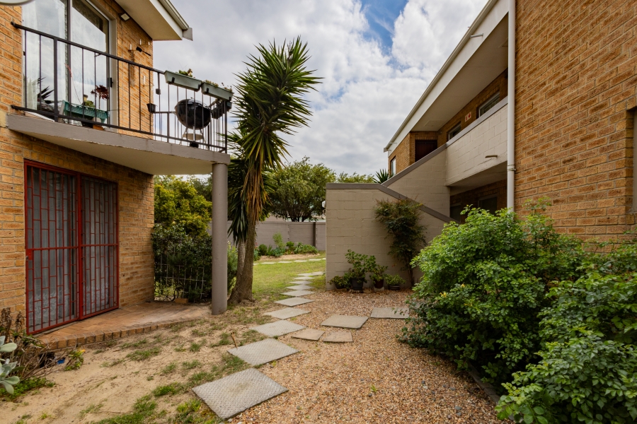 1 Bedroom Property for Sale in Oakglen Western Cape